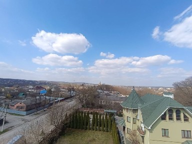 Продається простора 3-ох кімнатна квартира вул. Франка