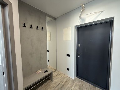 Продається світла 1-кімнатна квартира 40,6 м2 поверх 12/14. вул. Трускавецька. Будинок зданий, усі комунікації підключені.