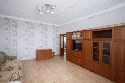 Продається 4х кімнатна квартира 92м². р-н ДОСи