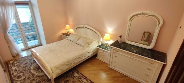вулиця Антоновича, мікрорайон Центр, район Шевченківський, Київ, метро Площа Українських Героїв (Льва Толстого), вул. Антоновича 14Б • ID 34421257
