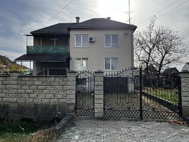 Будинок у місті Виноградів