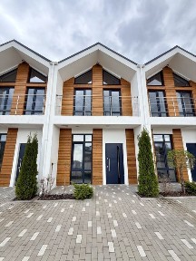 Продаж таунхауса на першій лінії біля води | Gardd House Eco Village