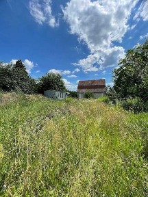 Без комісії! Двофасадна ділянка 24 сотки в центрі Бобриці. Можливий поділ. Будинок та всі комунікації.