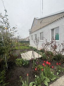 Будинок зі зручностями та двома видами опалення