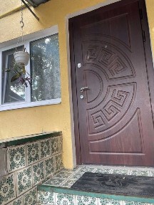 . Продаж частини будинку на Казбеті.