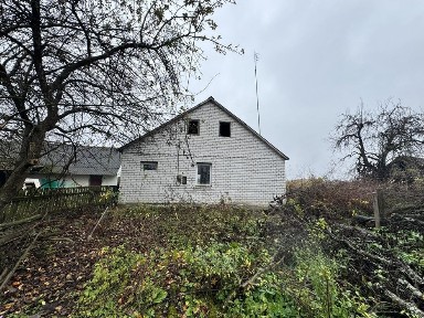Будинок та земельна ділянка