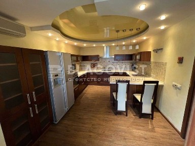 Продається просторна дворівнева квартира Коласа Якуба 2