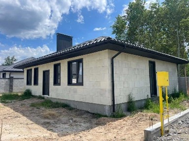 Продаж 1 поверхового будинку з опаленням і ділянкою на 4.4 сотки, 110 кв. м, 3 кімнати, на вул. Успішна 35 • ID 34580769