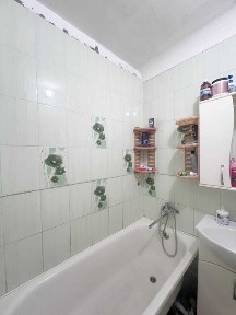 Продаж 2 кімн 4/9 Героїв України