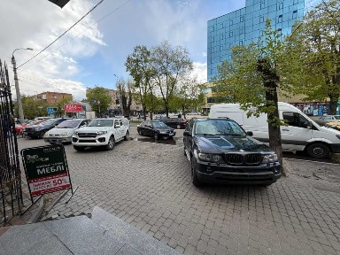 Фасадне приміщення в центрі по вул. Смілянська