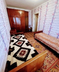 Здам 2 кімнатну квартиру центр можливо помісячно