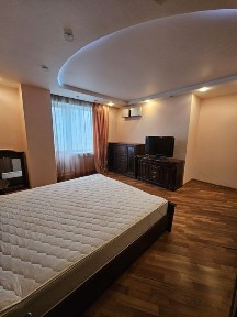 Продажа 3 ком. квартиры в Новострое по пр. Аэрокосмическом с ремонтом.