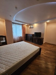 Продажа 3 ком. квартиры в Новострое по пр. Аэрокосмическом с ремонтом.