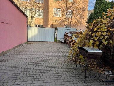 Оренда частини будинку з лазнею (вул. Драгоманова).