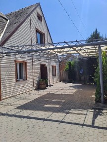 Продається просторний будинок для великої родини