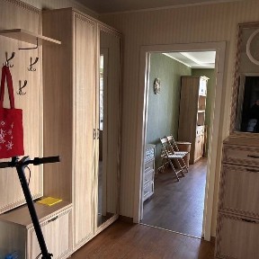 Інститут звʼязку гарний стан поруч АТБ вільна
