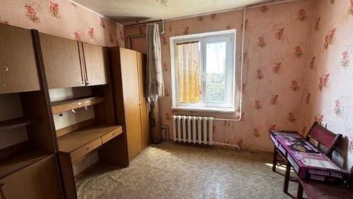 Продам 3 -кімнатну квартиру 5 м-н Зарічний, середній поверх.