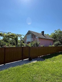 Продається господарство в селі Шипинці, всього 15 км від Чернівців!