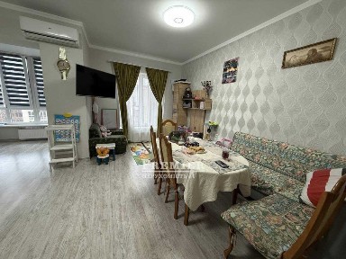 Продам 2 кімнатну квартиру площею 94 кв. м. з ремонтом у моря