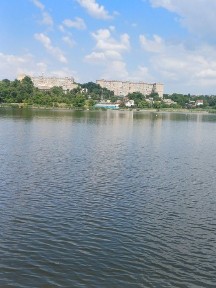 Продаж будинку з виходом до річки