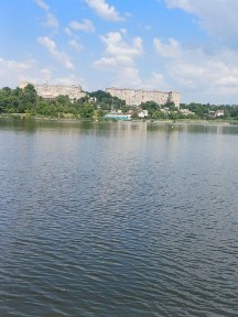 Продаж будинку з виходом до річки