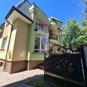 Будинок в центрі міста вул. Матейки