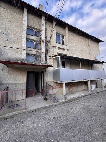 Продається квартира в Боянах (центр)
