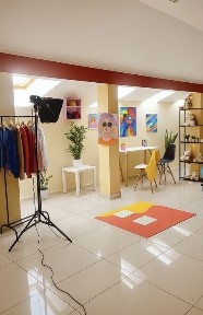 Здається світле мансардне приміщення в центрі міста