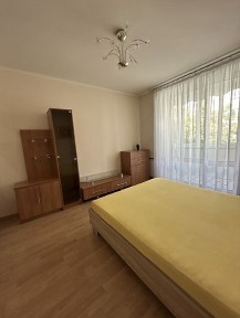 Здається в оренду 2-кімнатна квартира по вул. Над Ставом, Центр