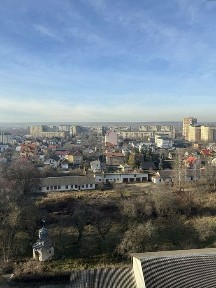2-кімнатна квартира в зданому будинку з частковим ремонтом, Центр