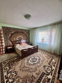 1\3 частина будинку 90.0 м кв. спільний двір. Заізд. район Проспект Головна.