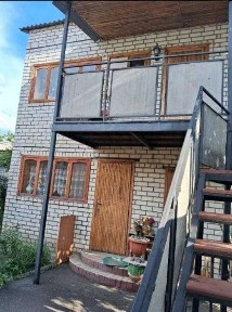 Продам гарну половинку будинку біля Нової Лінії.