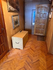 Продам 3-кімнату квартиру по вул. Анни Ахматової 11