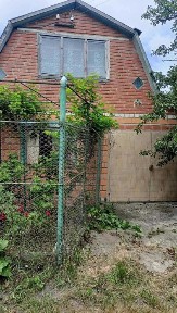 Продається земельна ділянка з дачним будиноком в с. Іжаківка