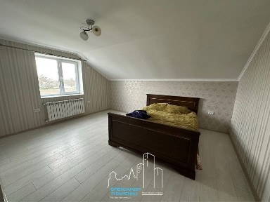 Продам просторий житловий будинок у доглянутому стані в с. Довжок