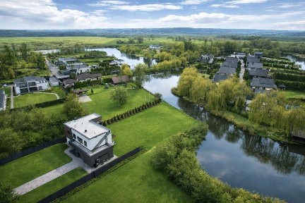 Київська область, Нові Безрадичі