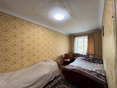 Продам 2-кімнатну квартиру! Центр міста! Програми Так!
