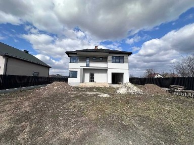 Сучасний двоповерховий будинок у тихій локації біля Івано-Франківська