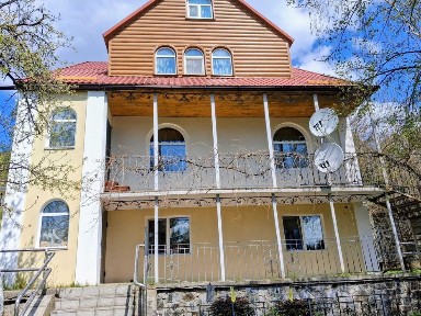 Комфортабельна вілла на 6 гектарах приватної землі, за 40 км. від Черкас