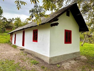 Продається історична хата (будинок) біля Львова (Свірж), вода, каналізація, піч