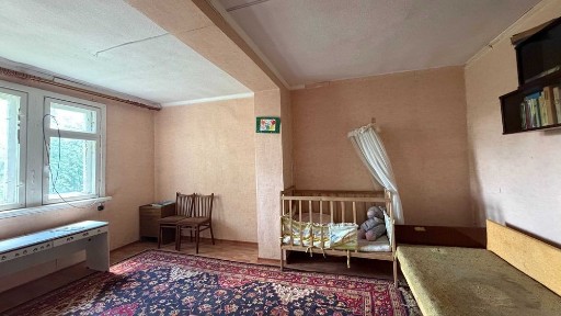 Продаж будинку поруч з річкою