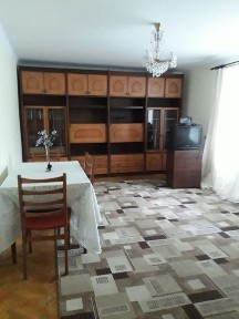 Продається трикімнатна квартира