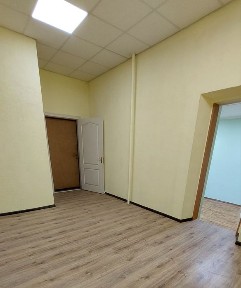 Оренда 40 кв. м 2-й поверх. Дві кімнати. Поділ 3 хв 