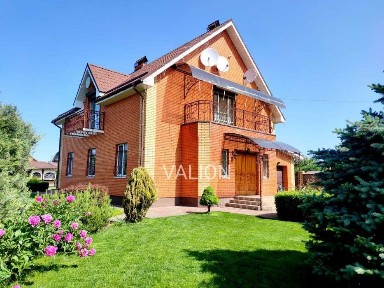 ЦЕГЛЯНИЙ Будинок з БАСЕЙНОМ, підвалом + ЛІТНИМ будинком на -10 сотках