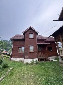 За 199 000$ продається 2 будинка ( 120 м2 та 80 м2) 7 сотих в Микуличині!