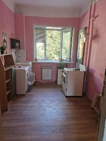 Продам 2 ком. кв. МЕТАЛЛУРГОВ 16.300у.е. Сталинка 2 этаж