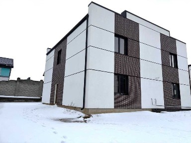 Продам котедж в районі Кінзи з міськими мережами
