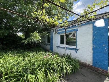 Продам будинок неподалік центру міста Узина