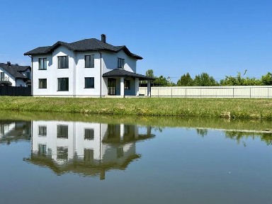 Продаж будинку 200 м²