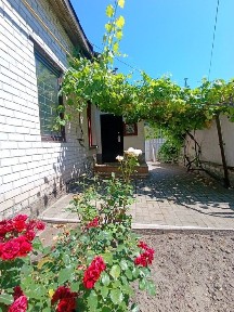 Продам квартиру на землі, Замковий узвіз
